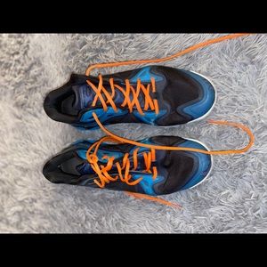 Men size 12.5 underarmour shoe